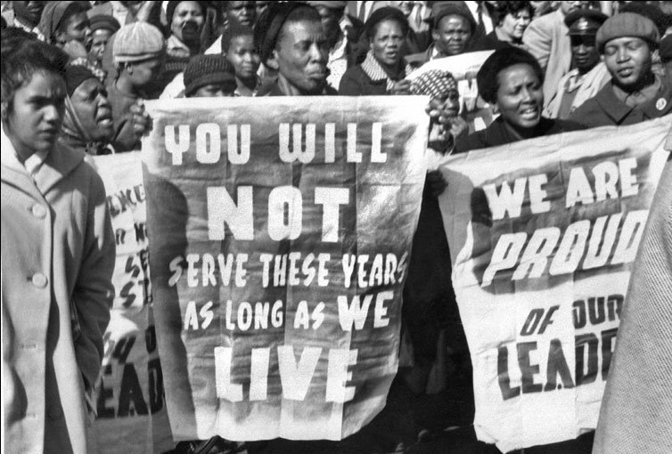 http://www.cpcml.ca/images2013/Africa/SouthAfrica/File/19640614-SouthAfricaRivoniaTreasonTrialDemo.jpg